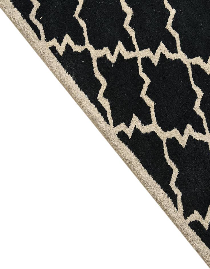 Detail image of 5' x 7' 11 Luna Wool Rug