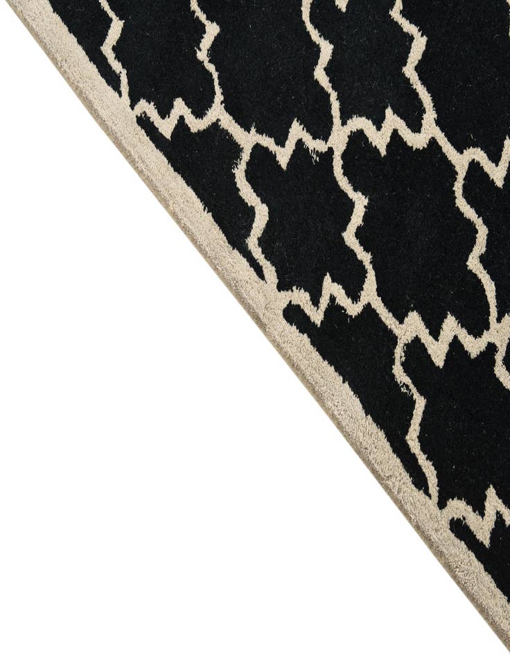 Detail image of 5' x 7' 10 Luna Wool Rug