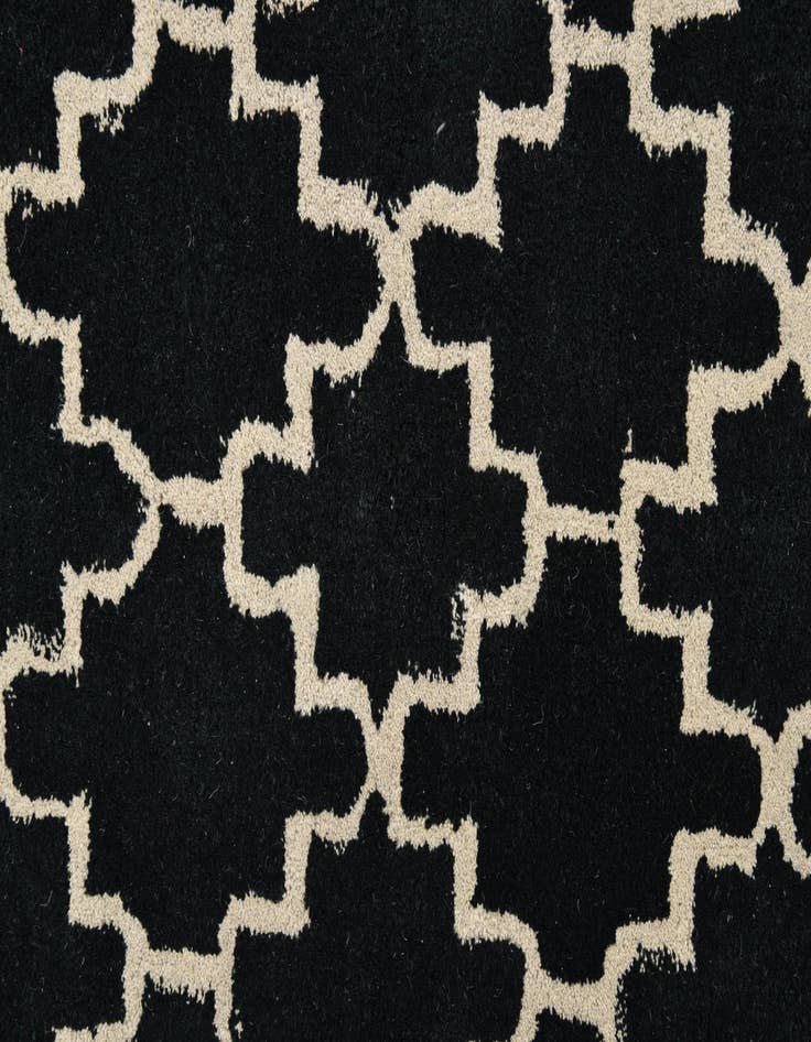 Detail image of 5' x 7' 10 Luna Wool Rug