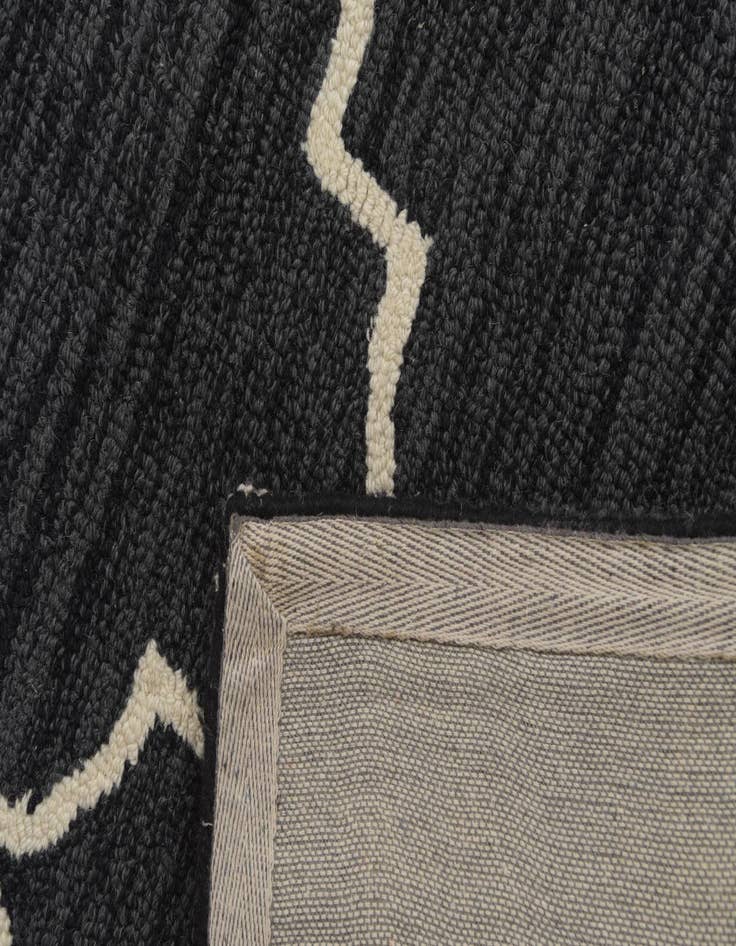 Detail image of 5' 1 x 8' 1 Luna Wool Rug
