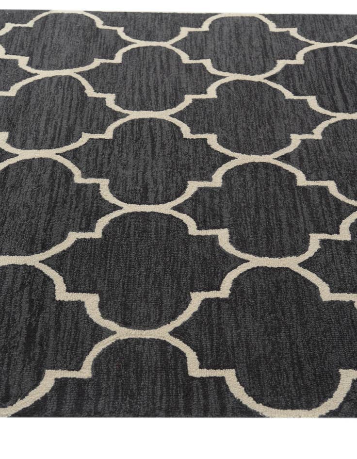 Detail image of 5' 1 x 8' Luna Wool Rug
