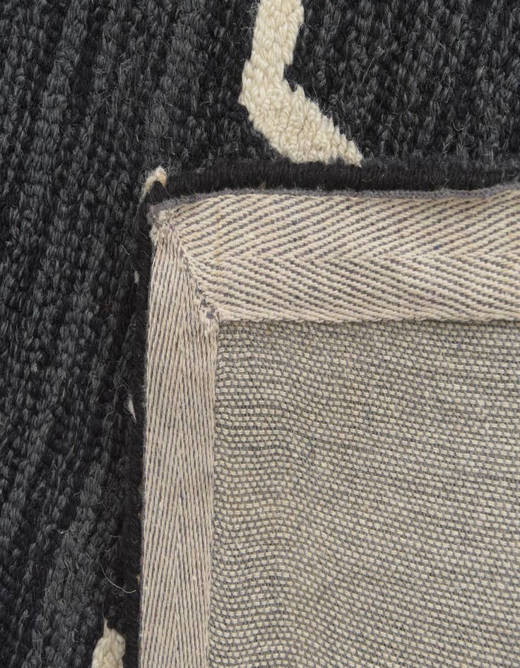 Detail image of 5' 1 x 8' Luna Wool Rug