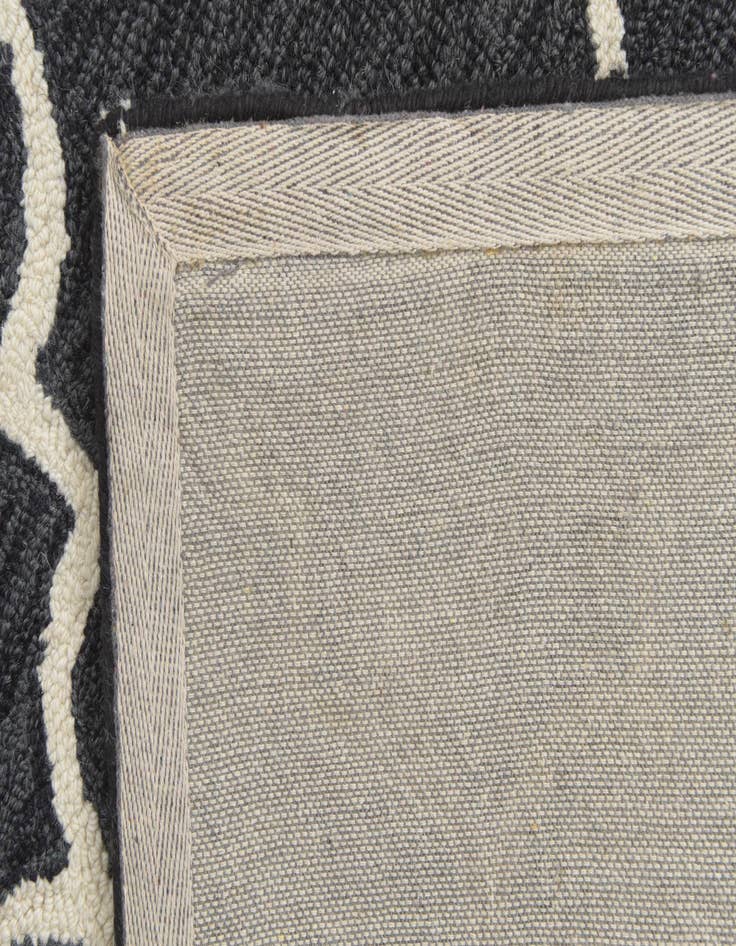Detail image of 5' 1 x 8' Luna Wool Rug