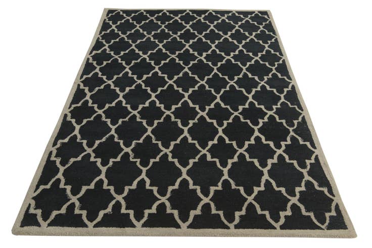 Detail image of 5' 1 x 8' Luna Wool Rug