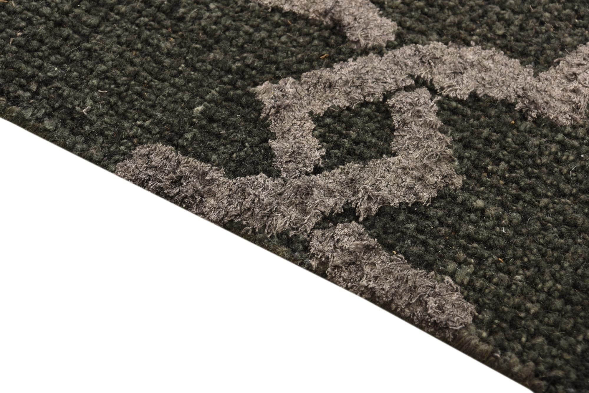 5' 9 x 8' 10 Hand Knotted Luna Rug