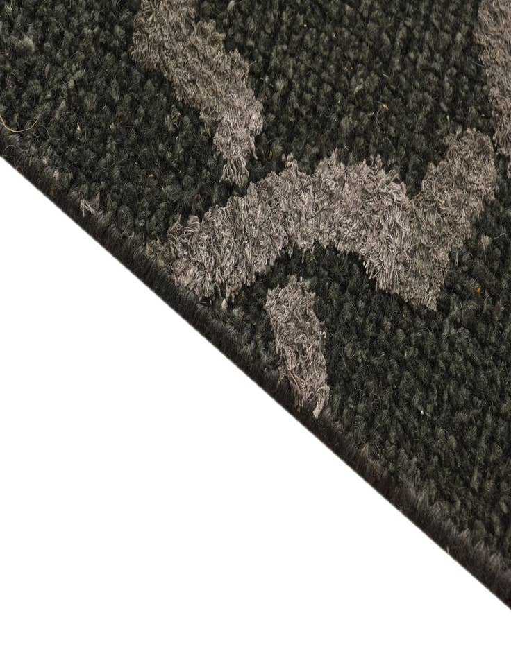 Detail image of 8' x 10'  Hand Knotted Luna Rug