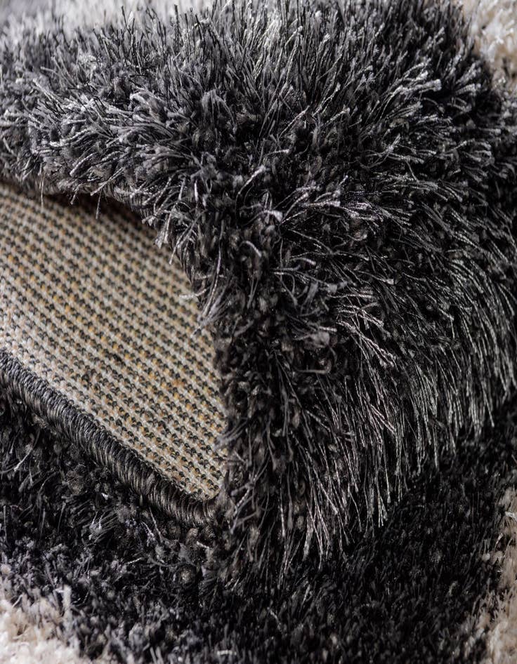 Detail image of 4' x 6' Luxe Trellis Shag Rug