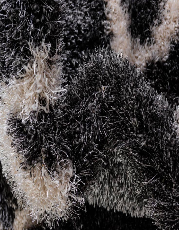 Detail image of 4' x 6' Luxe Trellis Shag Rug