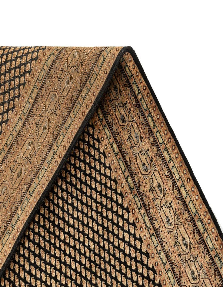 Detail image of 5' 8 x 7' 8 Hand Knotted Mir Wool Rug