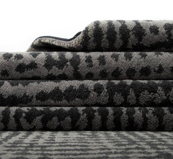 Detail image of 7' 7 x 10' Hand Knotted Modern Himalaya Wool Rug