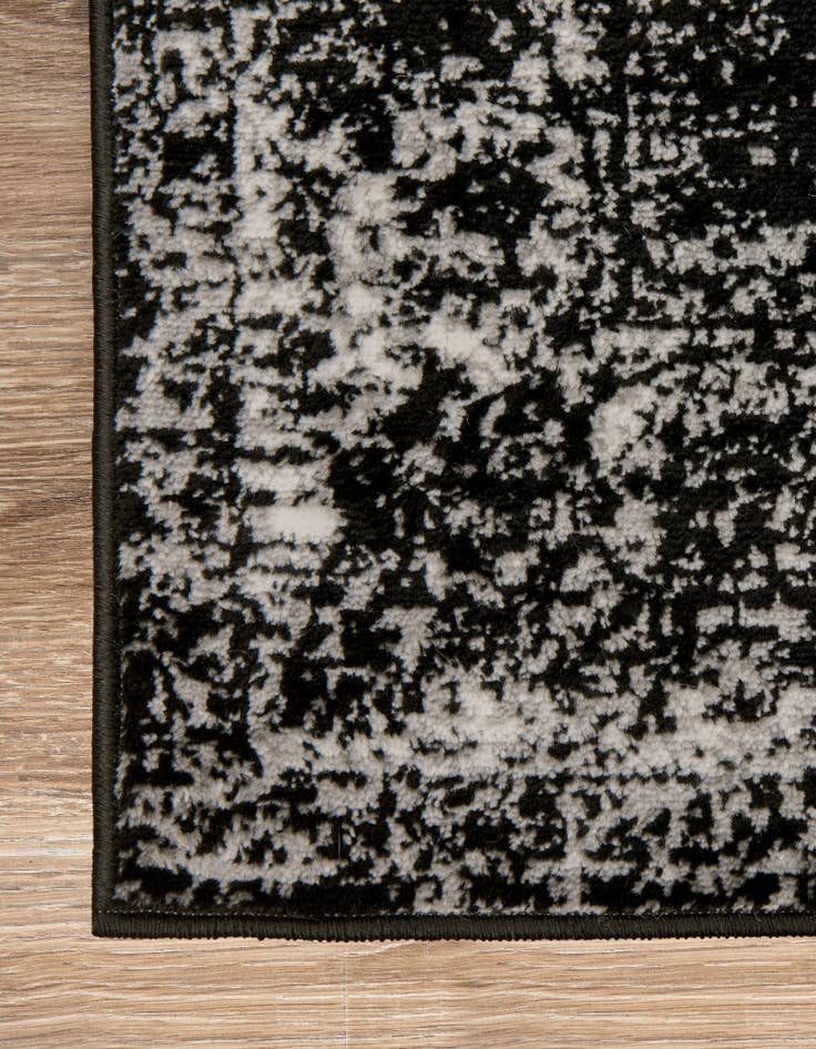 Detail image of 6' x 9' Monte Carlo Rug With Pad Bundle