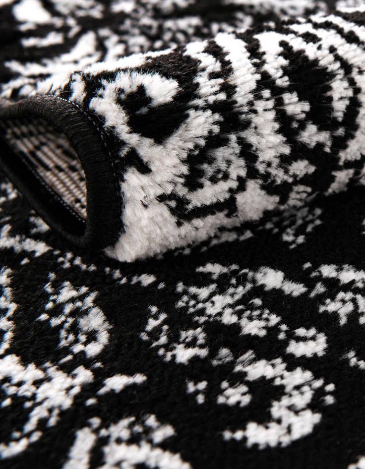Detail image of 2' x 3' Monte Carlo Rug