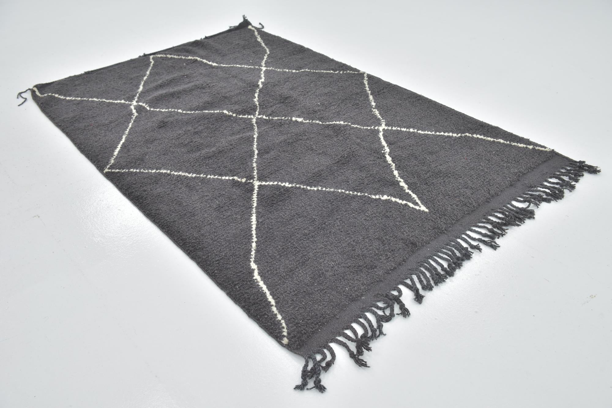 5' x 7' 10 Hand Knotted Moroccan Wool Rug