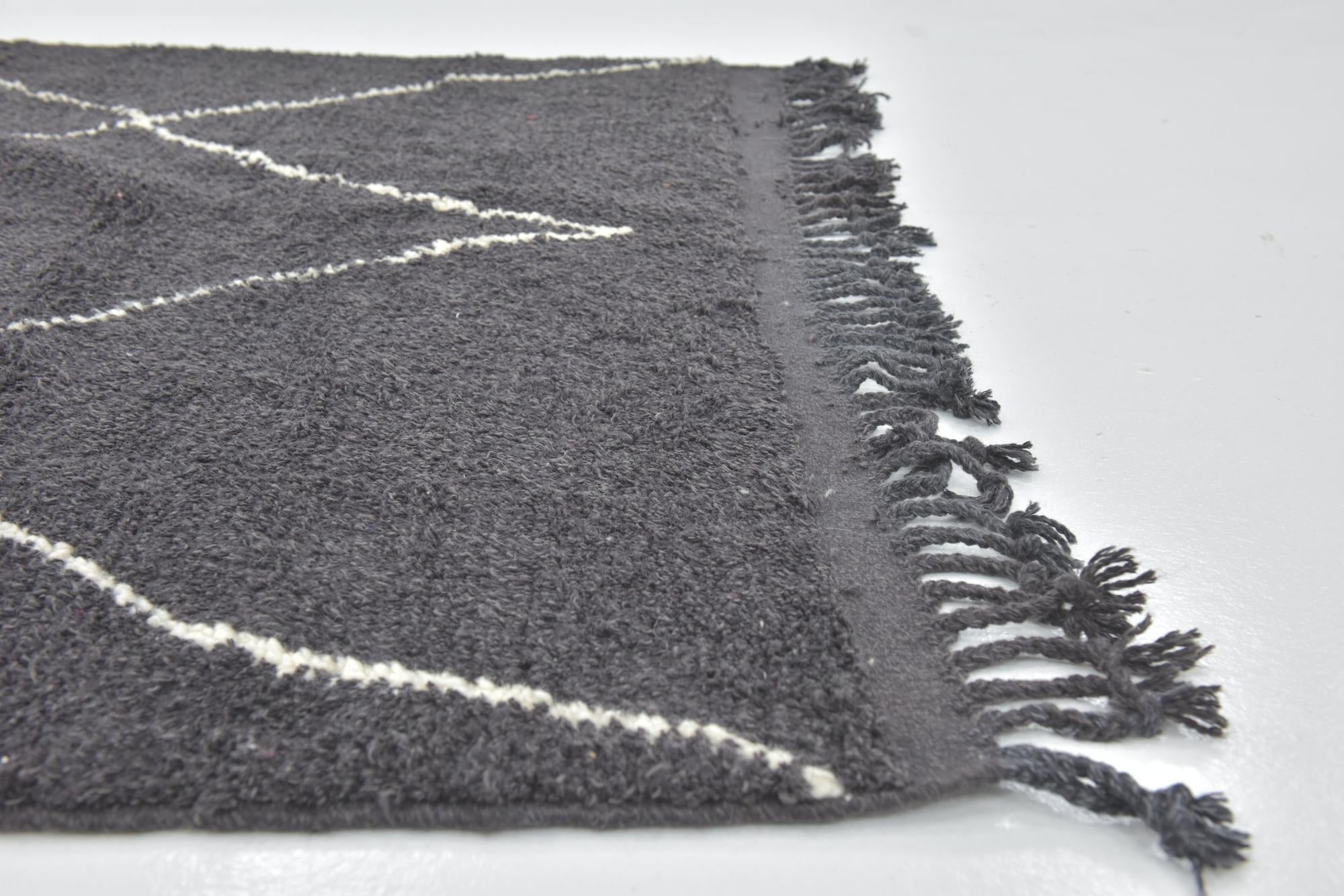 5' x 7' 10 Hand Knotted Moroccan Wool Rug