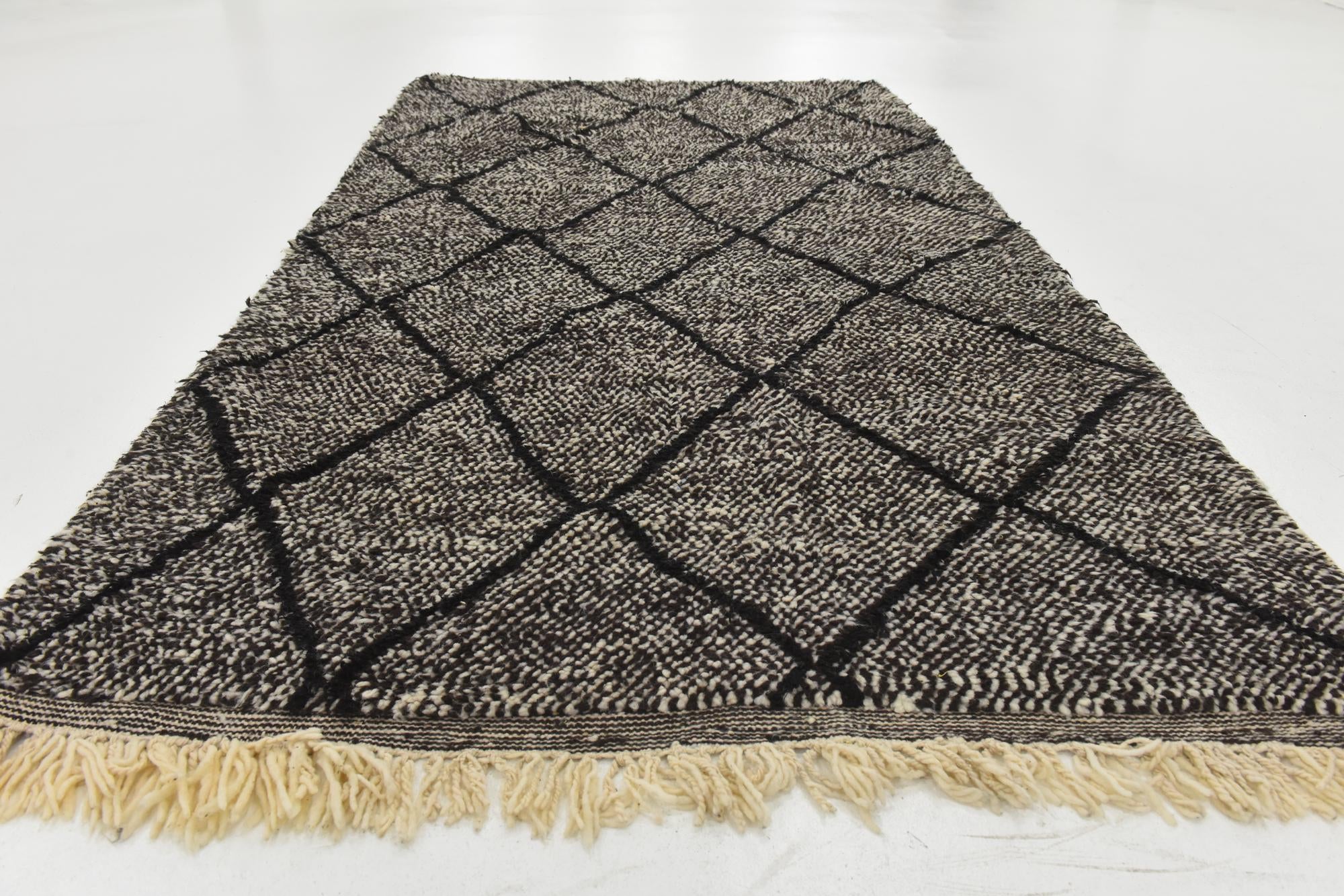 5' 2 x 9' Hand Knotted Moroccan Wool Rug