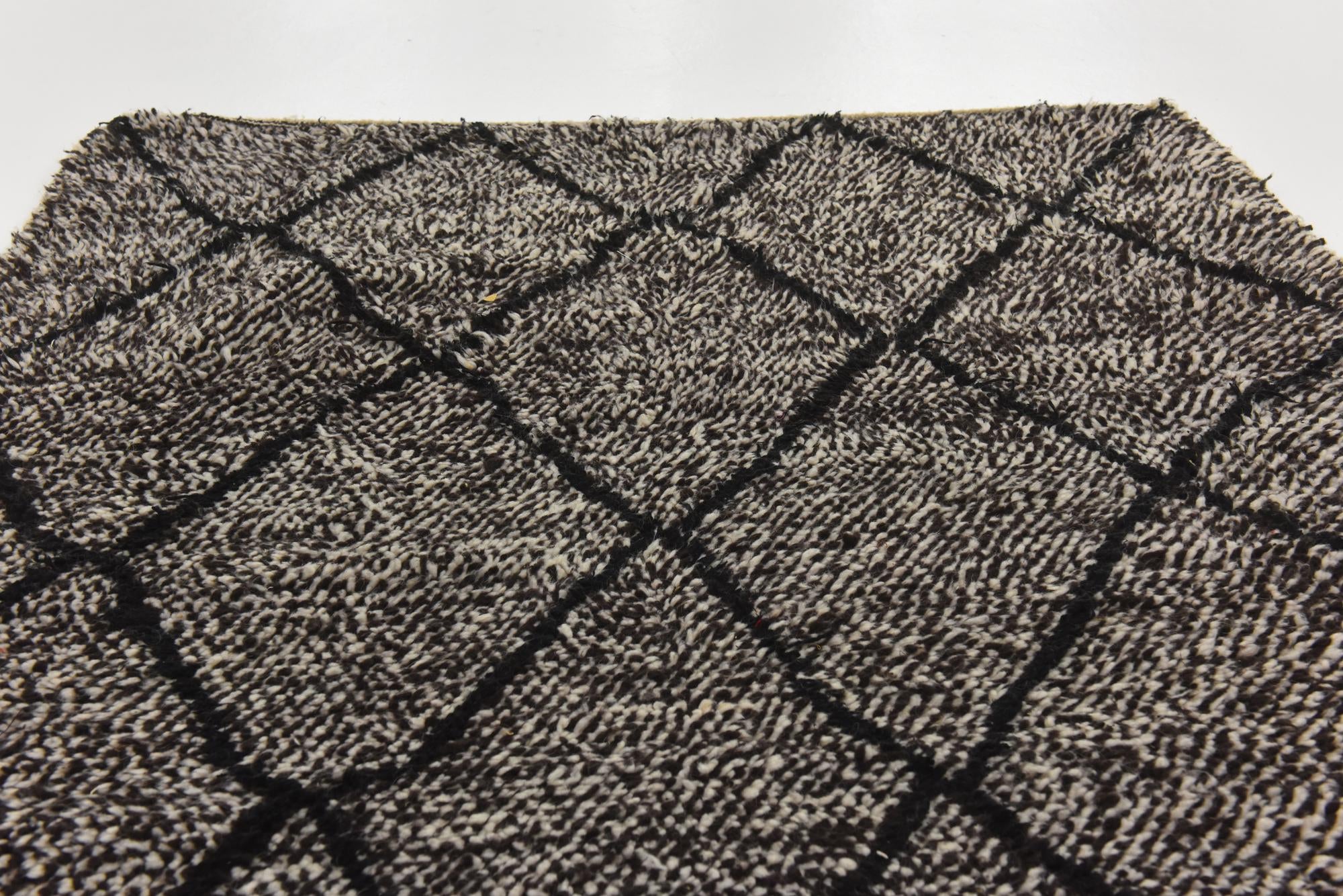 5' 2 x 9' Hand Knotted Moroccan Wool Rug