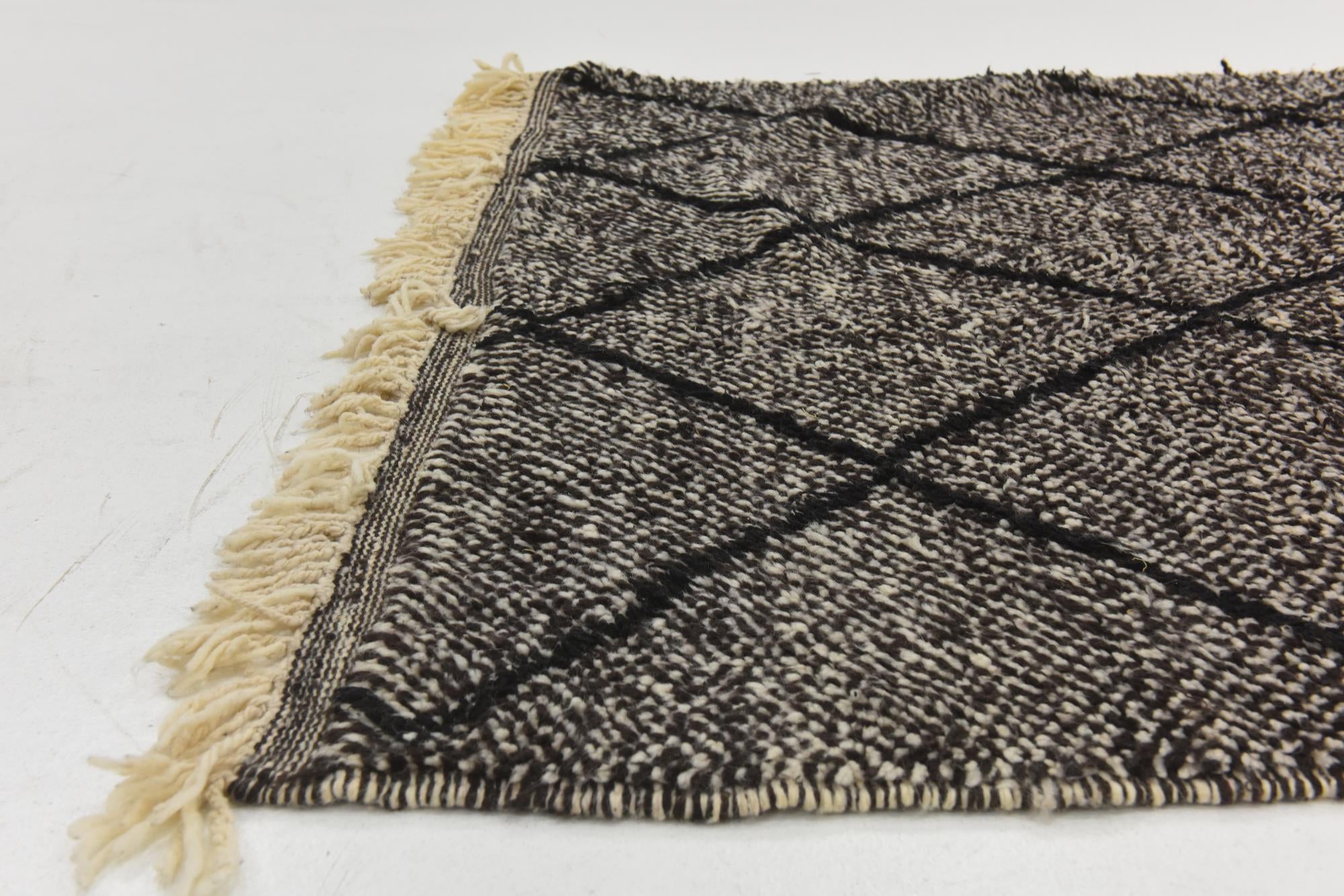 5' 2 x 9' Hand Knotted Moroccan Wool Rug
