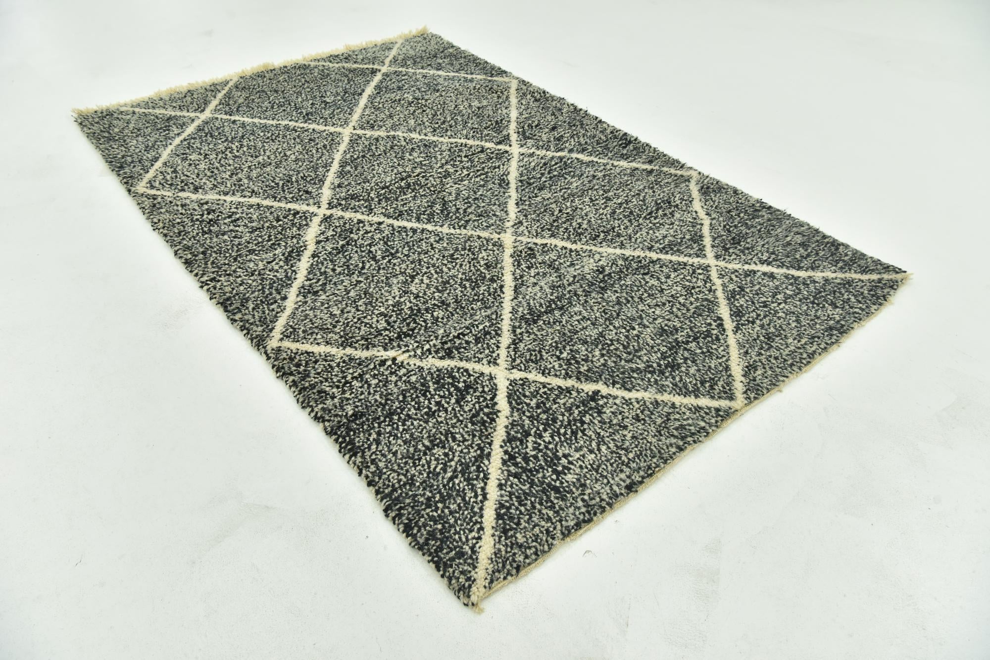 5' 5 x 8' 5 Hand Knotted Moroccan Wool Rug