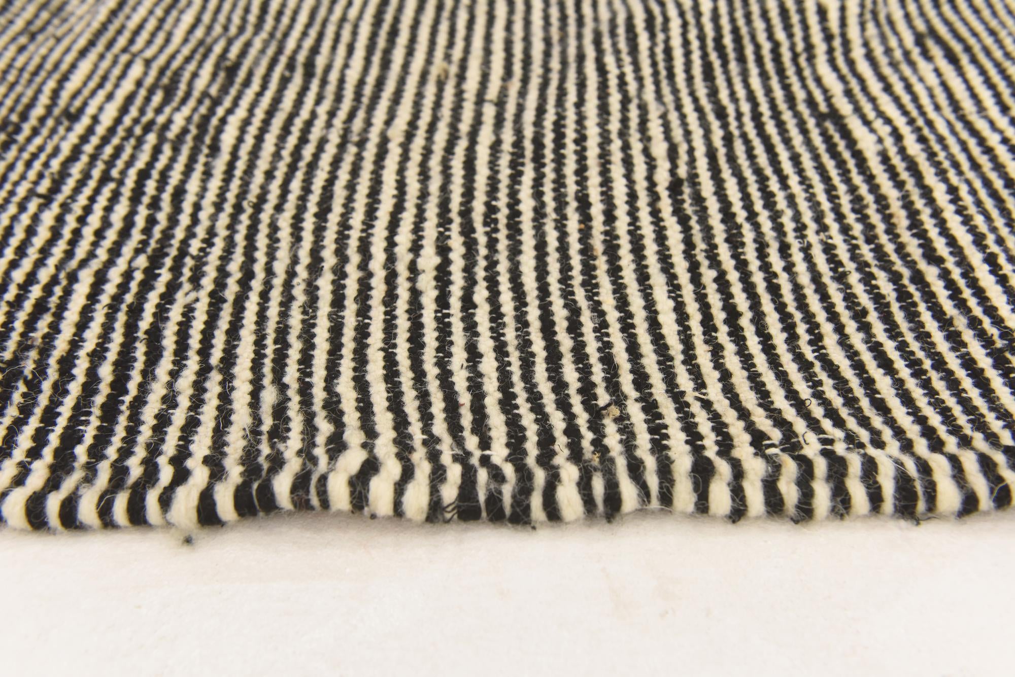 7' 6 x 10' 1 Hand Knotted Moroccan Wool Rug