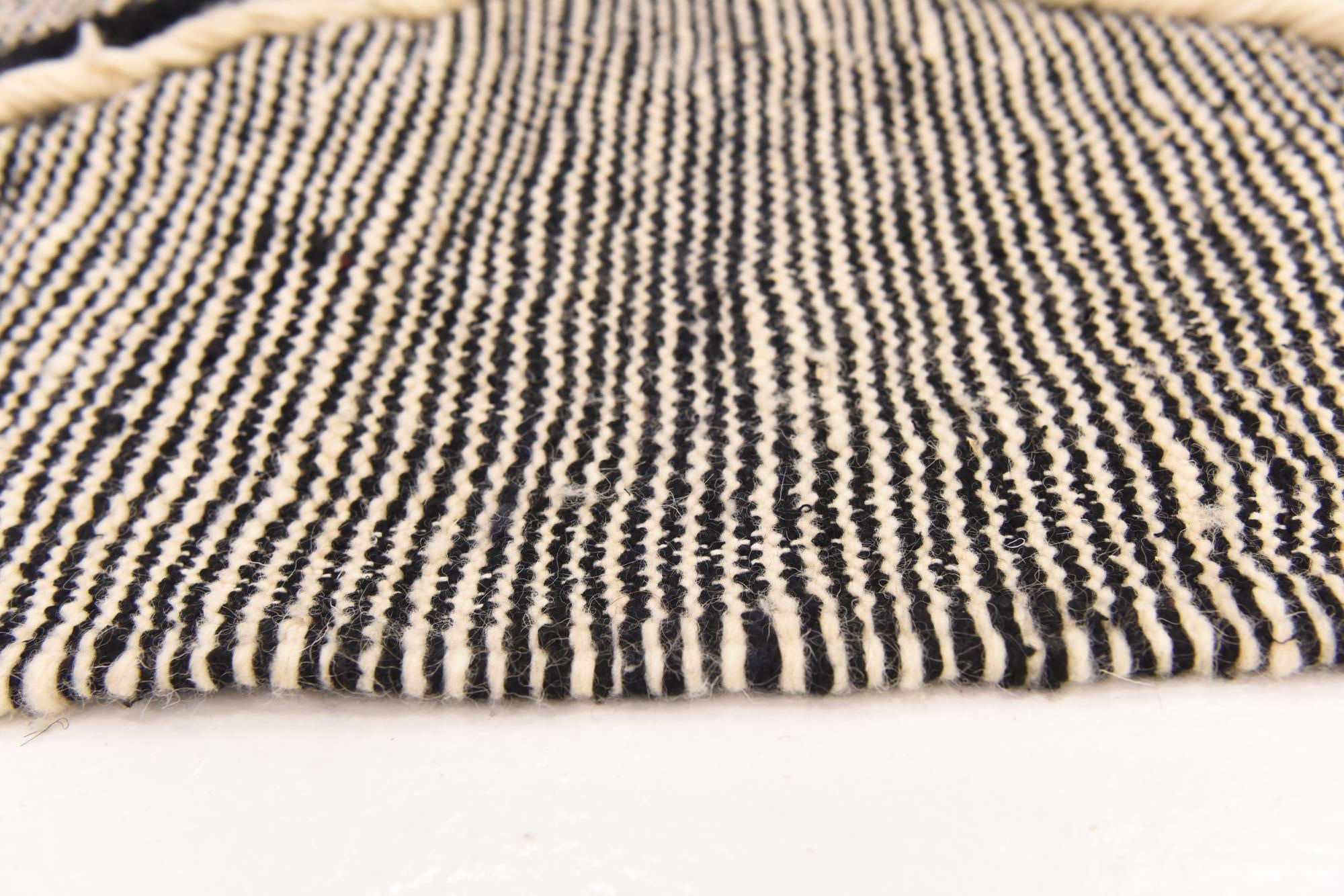 6' x 9' 10 Hand Knotted Moroccan Wool Rug