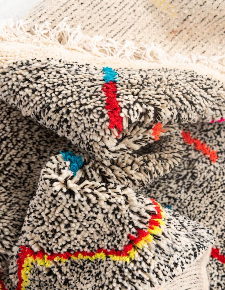 Detail image of 5' x 6' 6  Hand Knotted Moroccan Wool Rug