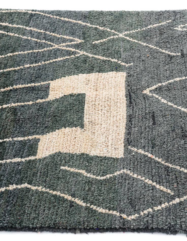 Detail image of 4' 7 x 8' Hand Knotted Moroccan Wool Rug