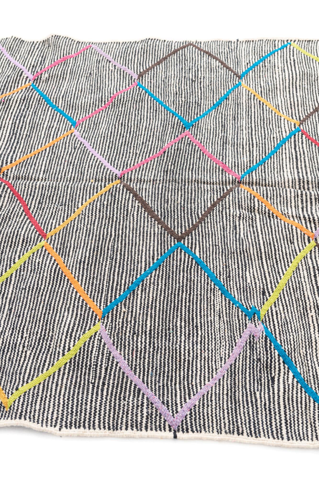 5' x 9' 2 Hand Knotted Moroccan Wool Rug