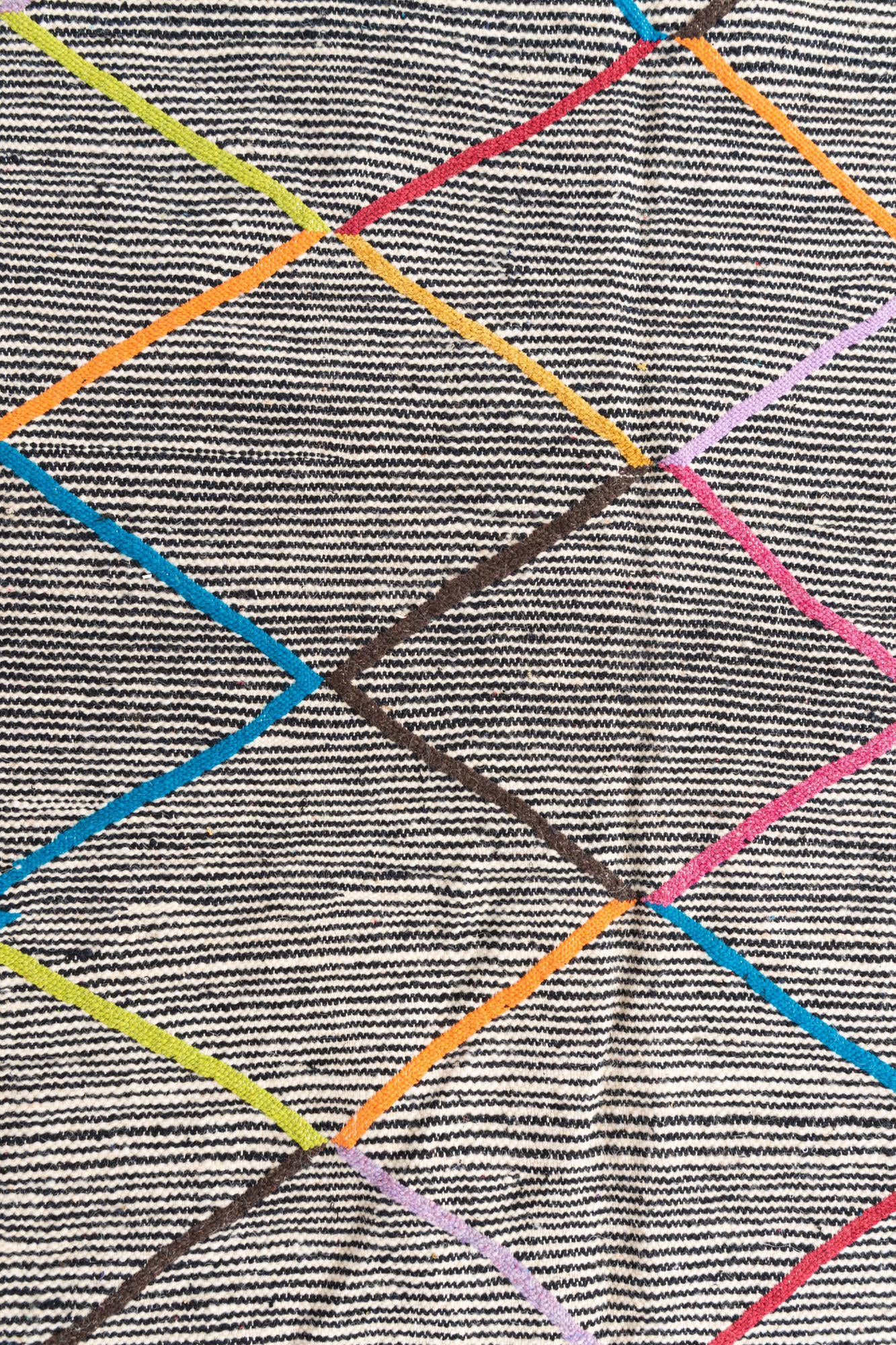 5' x 9' 2 Hand Knotted Moroccan Wool Rug