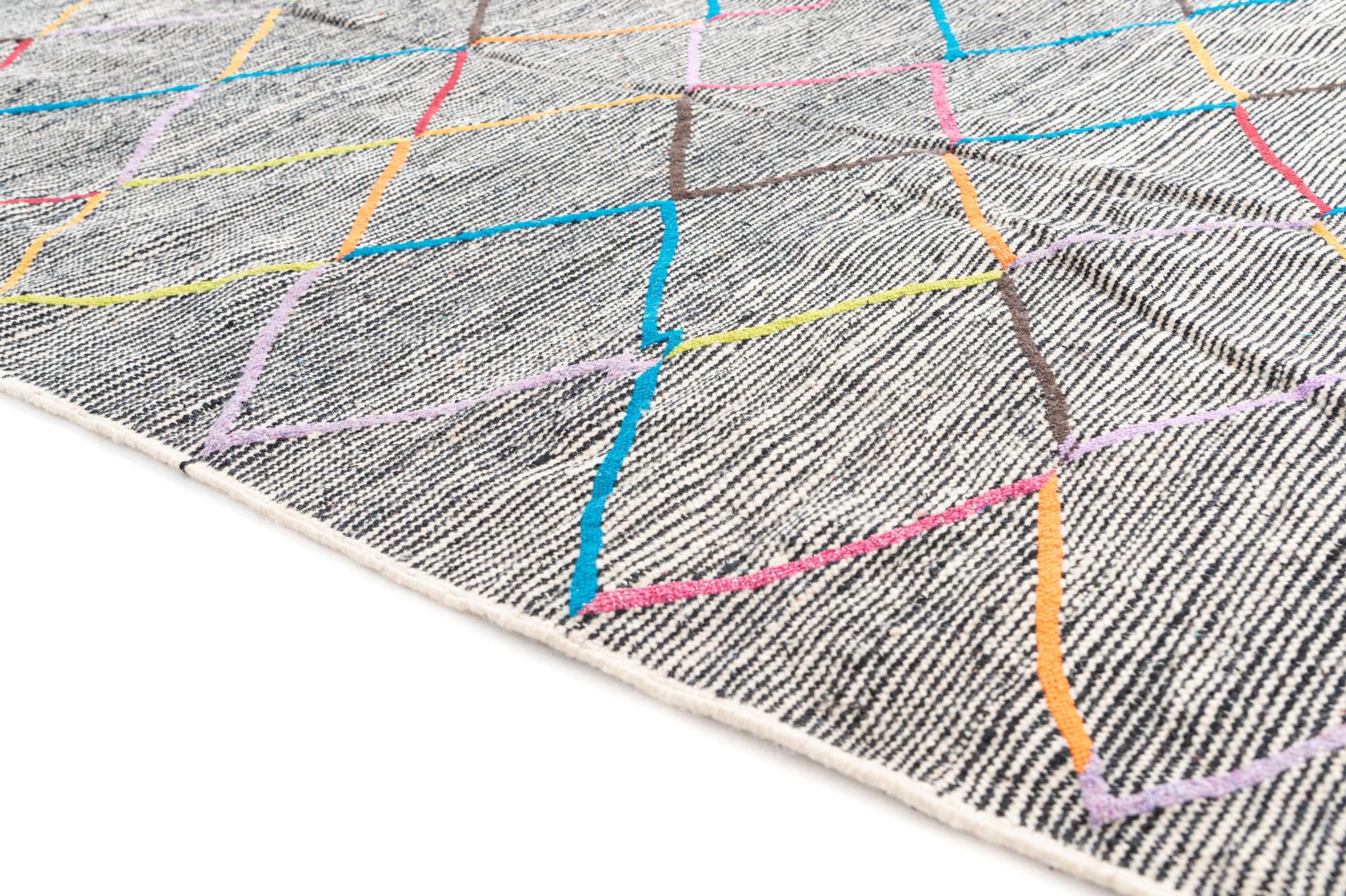 5' x 9' 2 Hand Knotted Moroccan Wool Rug