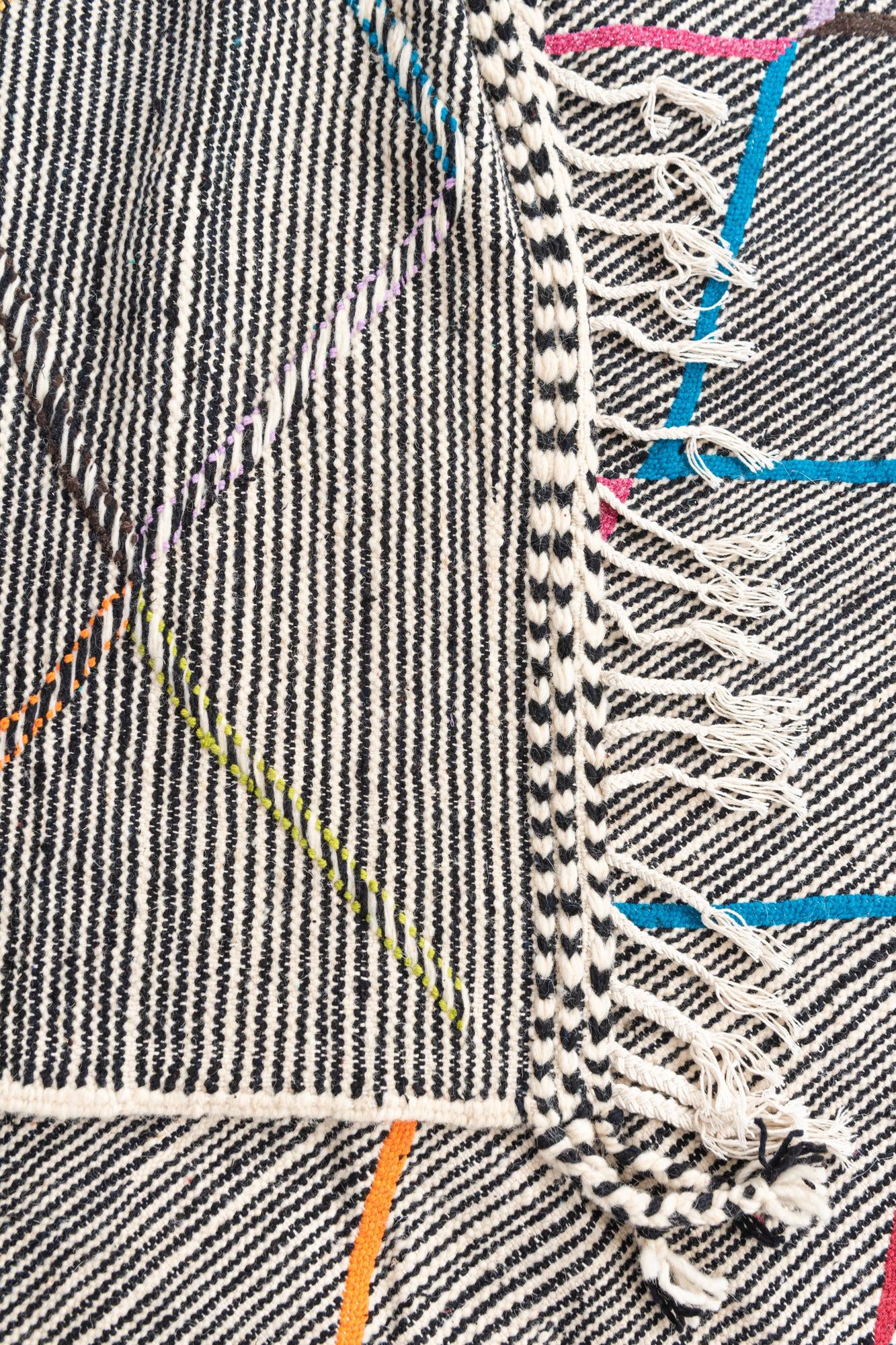 5' x 9' 2 Hand Knotted Moroccan Wool Rug