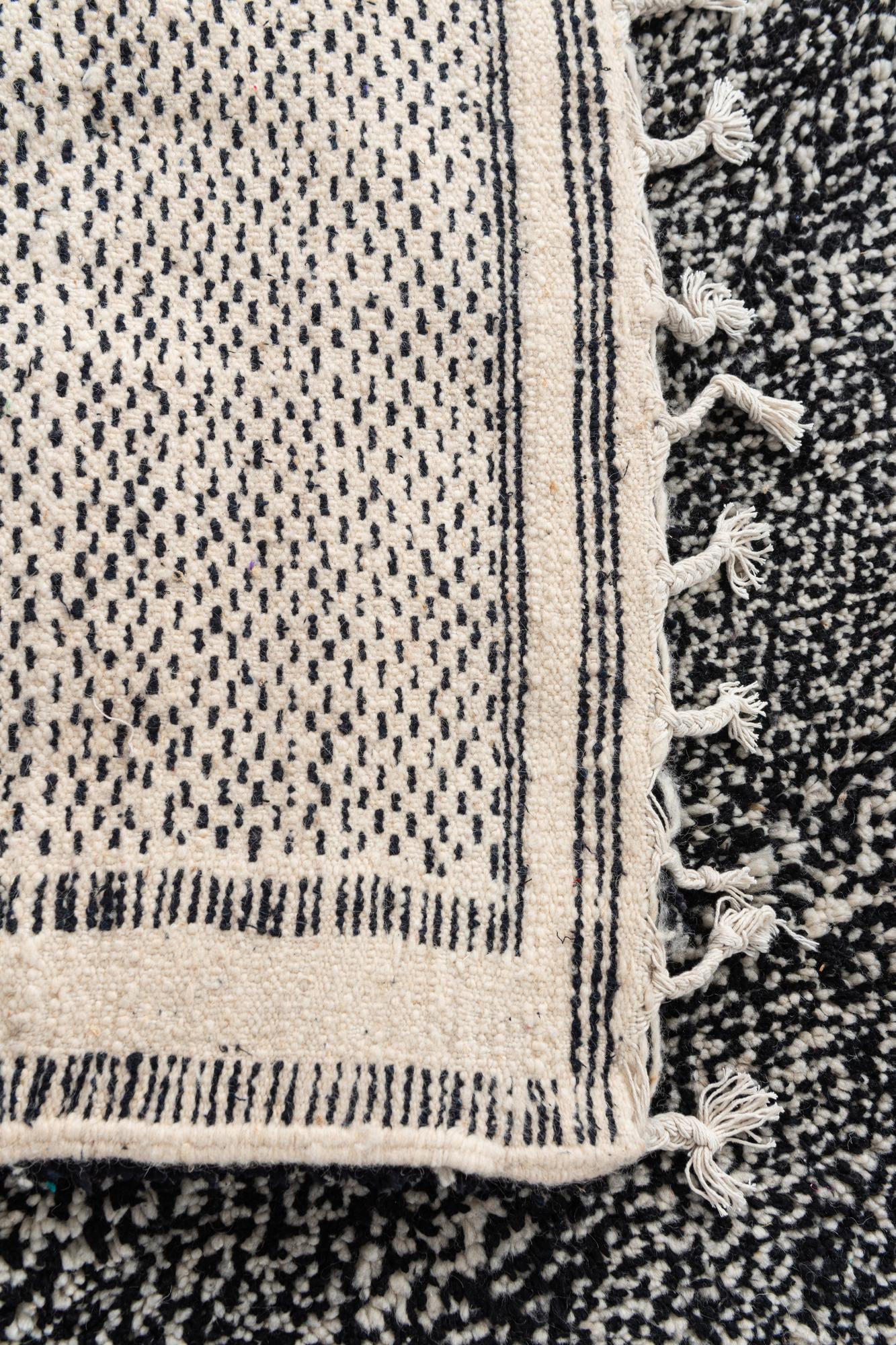 5' 2 x 9' Hand Knotted Moroccan Wool Rug