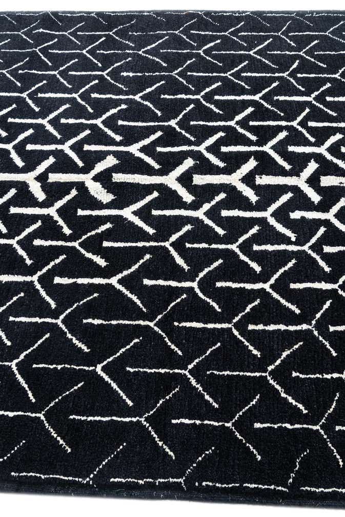 5' 10 x 8' 2 Hand Knotted Moroccan Wool Rug