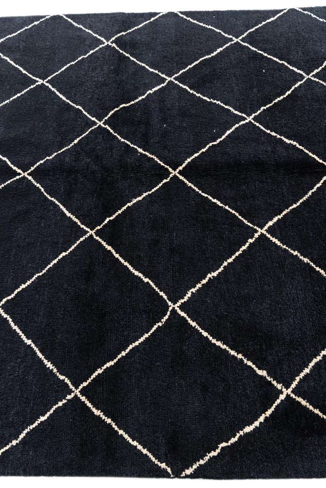 5' 7 x 8' Hand Knotted Moroccan Wool Rug