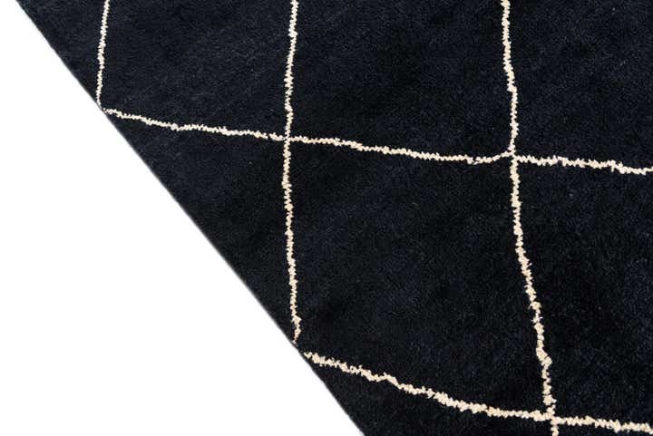 5' 7 x 8' Hand Knotted Moroccan Wool Rug