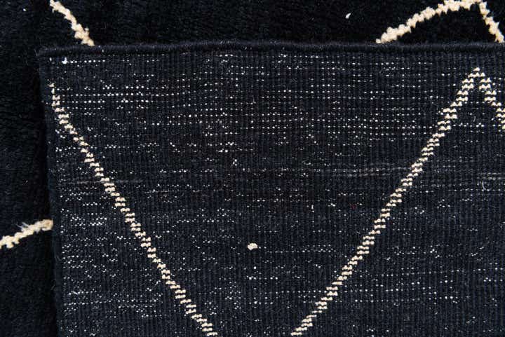 5' 7 x 8' Hand Knotted Moroccan Wool Rug