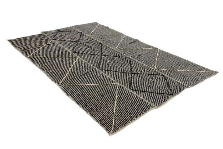 5' 9 x 8' 9 Hand Knotted Moroccan Wool Rug