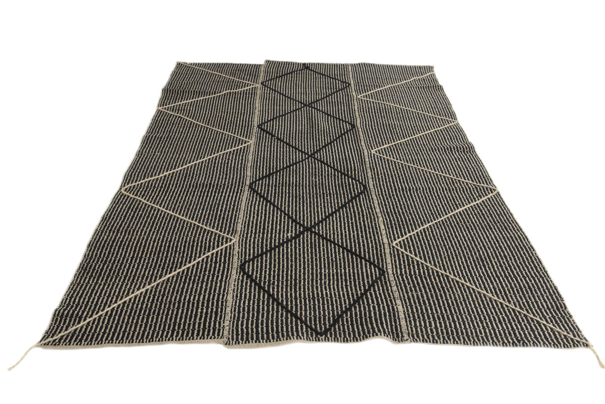 5' 9 x 8' 9 Hand Knotted Moroccan Wool Rug