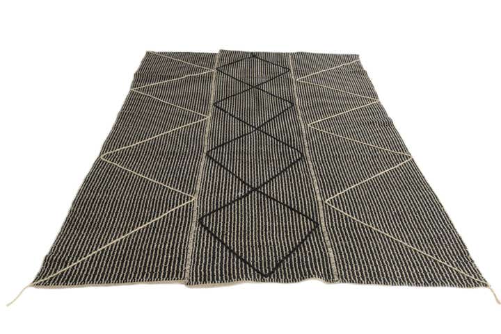 5' 9 x 8' 9 Hand Knotted Moroccan Wool Rug