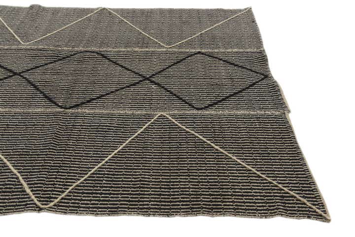 5' 9 x 8' 9 Hand Knotted Moroccan Wool Rug