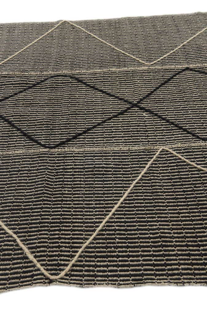 5' 9 x 8' 9 Hand Knotted Moroccan Wool Rug