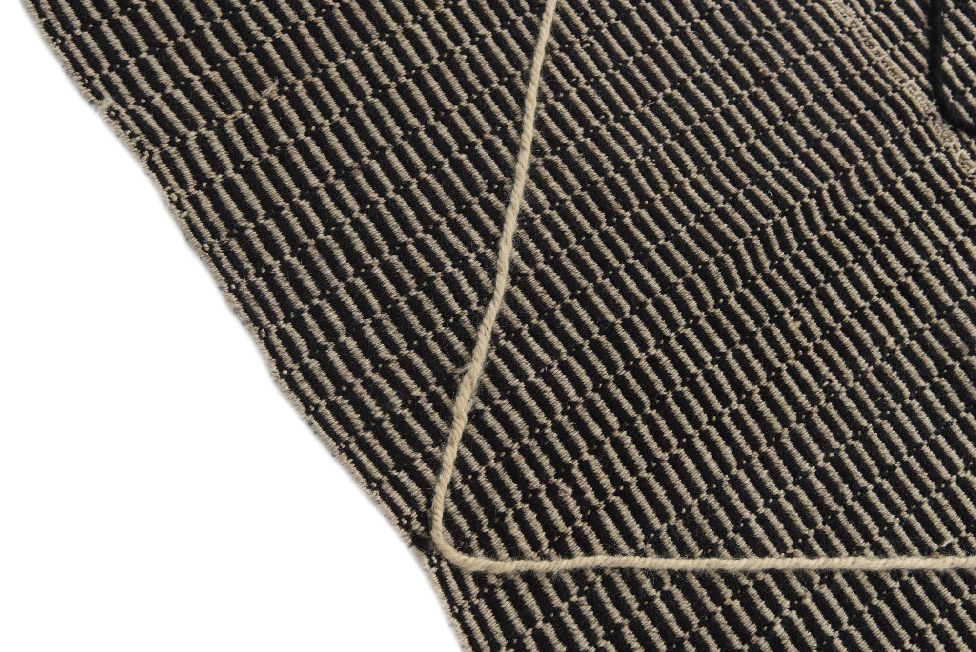 5' 9 x 8' 9 Hand Knotted Moroccan Wool Rug