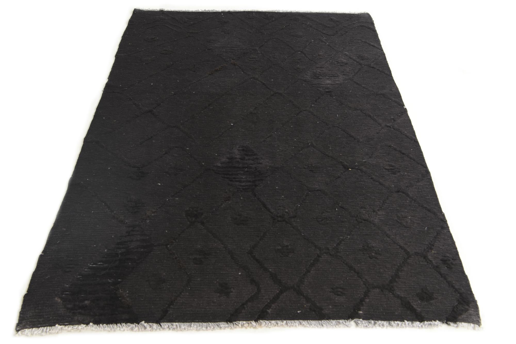 4' 8 x 6' 9 Hand Knotted Moroccan Wool Rug