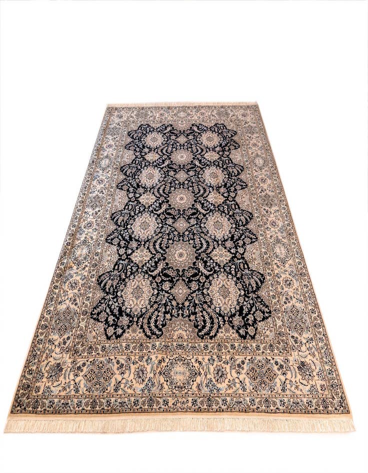 Detail image of 6' 11 x 10' 4 Nain Rug