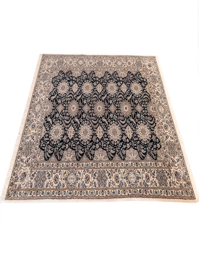 Detail image of 6' 11 x 10' 4 Nain Rug