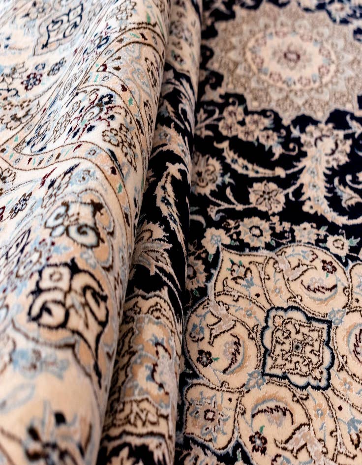 Detail image of 6' 11 x 10' 4 Nain Rug