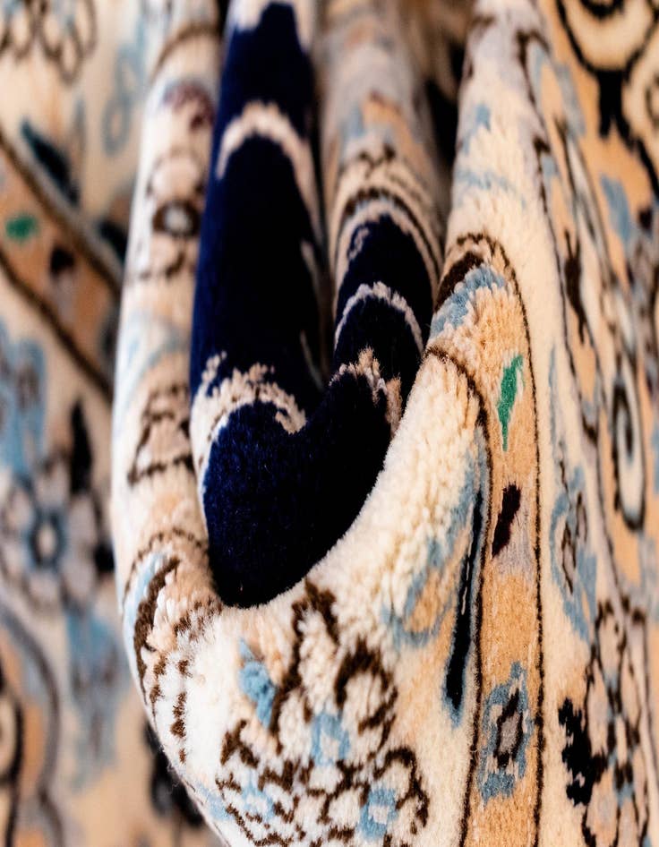 Detail image of 6' 11 x 10' 4 Nain Rug