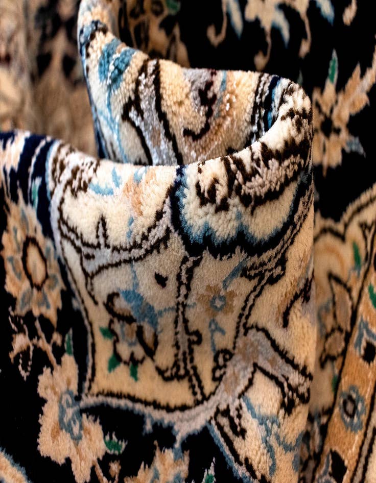 Detail image of 6' 11 x 10' 2 Nain Rug