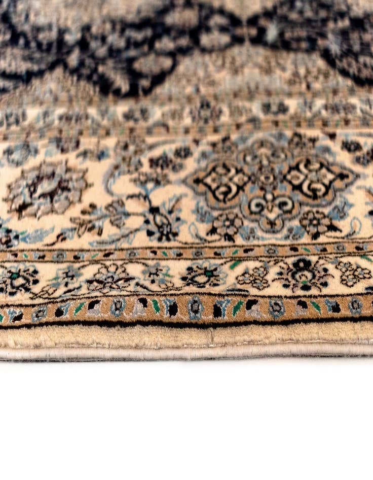 Detail image of 6' 11 x 10' 2 Nain Rug