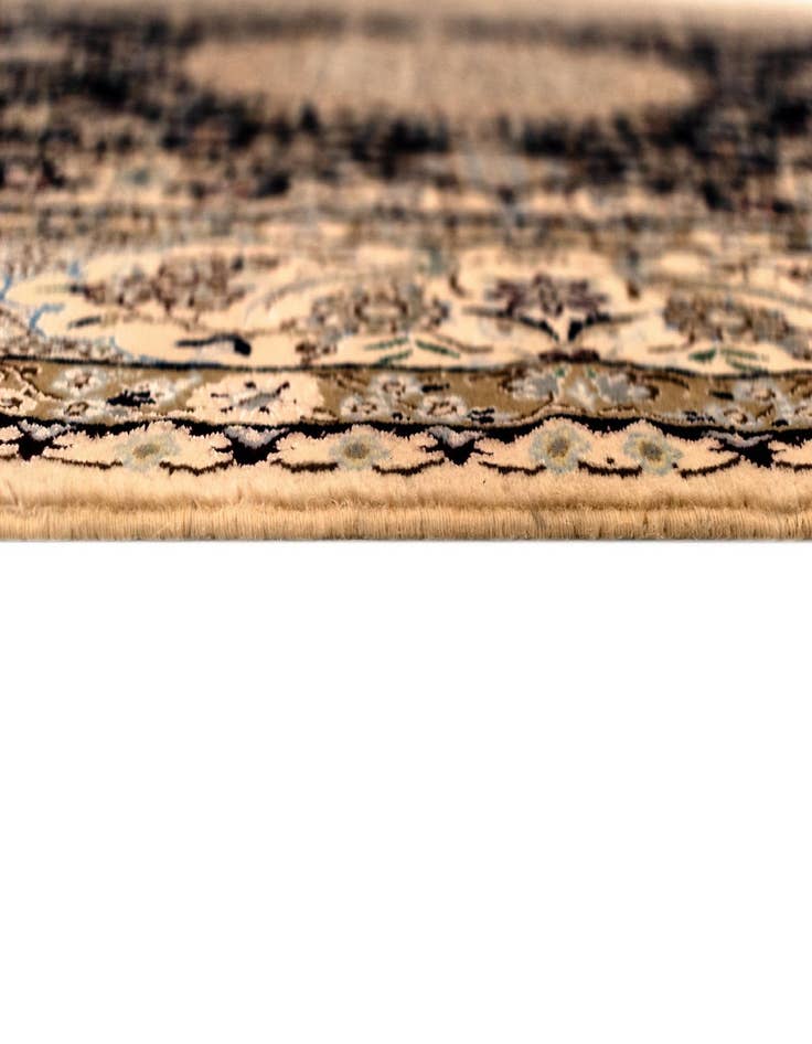 Detail image of 5' x 7' 10 Nain Rug