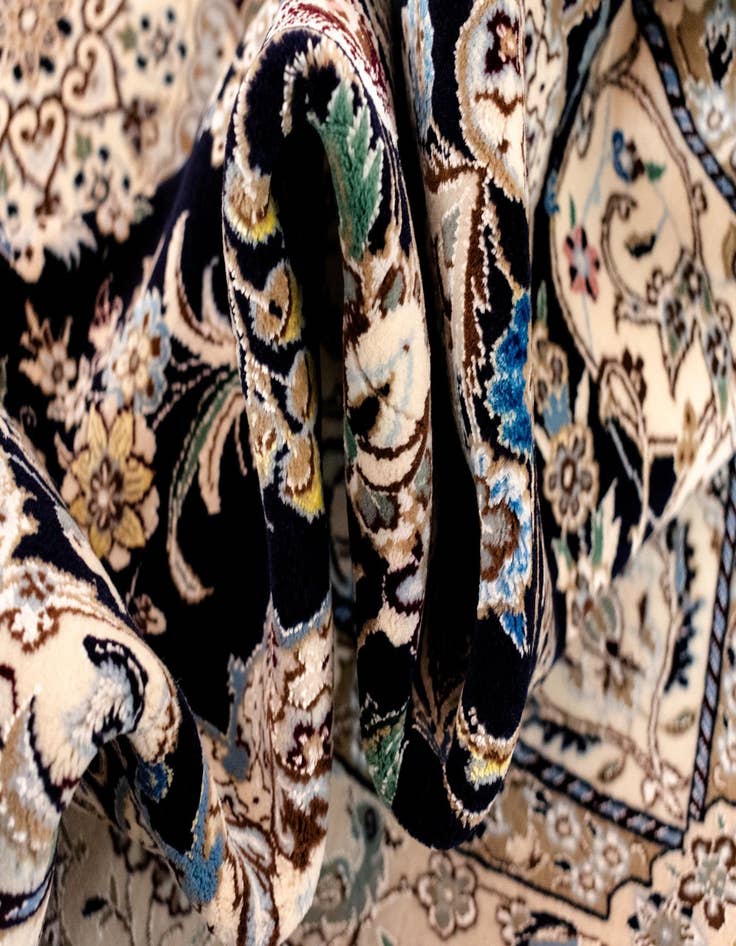 Detail image of 5' x 7' 10 Nain Rug